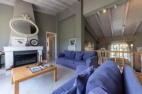 Serene Seaside Bliss - Lush Secluded Garden Oasis