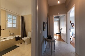 Serene Seaside Bliss - Lush Secluded Garden Oasis