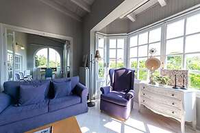 Serene Seaside Bliss - Lush Secluded Garden Oasis