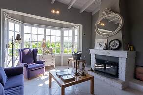 Serene Seaside Bliss - Lush Secluded Garden Oasis