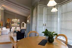 Serene Seaside Bliss - Lush Secluded Garden Oasis