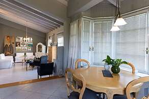 Serene Seaside Bliss - Lush Secluded Garden Oasis