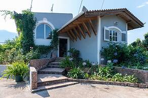 Serene Seaside Bliss - Lush Secluded Garden Oasis