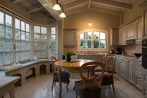 Serene Seaside Bliss - Lush Secluded Garden Oasis