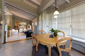 Serene Seaside Bliss - Lush Secluded Garden Oasis