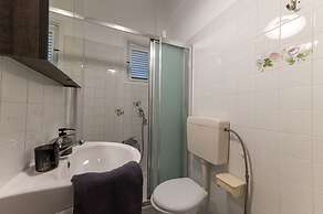 Serene Seaside Bliss - Lush Secluded Garden Oasis