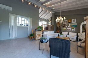 Serene Seaside Bliss - Lush Secluded Garden Oasis