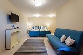 Seaside Summer Bliss - Aurora Luxury Pool Paradise