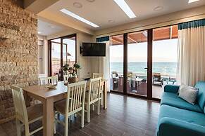 Seaside Summer Bliss - Aurora Luxury Pool Paradise