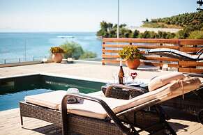 Seaside Summer Bliss - Aurora Luxury Pool Paradise