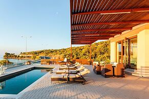 Seaside Summer Bliss - Aurora Luxury Pool Paradise