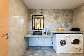 Seaside Summer Bliss - Aurora Luxury Pool Paradise