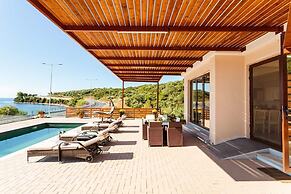 Seaside Summer Bliss - Aurora Luxury Pool Paradise