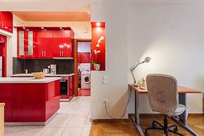 Athens Strawberry Hideaway - City Chic Retreat