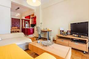 Athens Strawberry Hideaway - City Chic Retreat