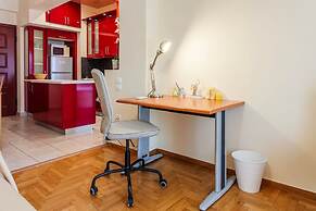 Athens Strawberry Hideaway - City Chic Retreat