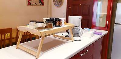 Athens Strawberry Hideaway - City Chic Retreat