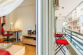Athens Strawberry Hideaway - City Chic Retreat