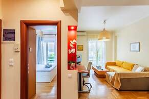 Athens Strawberry Hideaway - City Chic Retreat