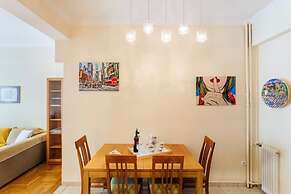 Athens Strawberry Hideaway - City Chic Retreat