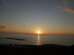 Sunny Summer Retreat - Perfect Location BBQ