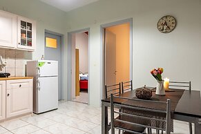 Sunny Summer Retreat - Perfect Location BBQ