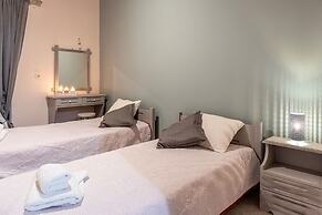 Sunny Summer Retreat - Perfect Location BBQ