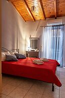 Sunny Summer Retreat - Perfect Location BBQ