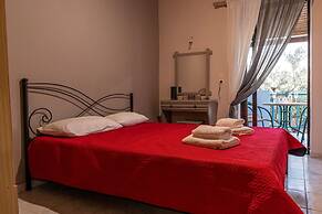 Sunny Summer Retreat - Perfect Location BBQ