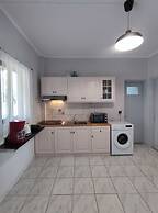 Sunny Summer Retreat - Perfect Location BBQ