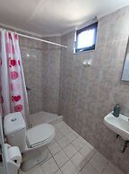 Sunny Summer Retreat - Perfect Location BBQ