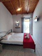 Sunny Summer Retreat - Perfect Location BBQ