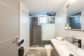 Avia Seaview Getaway - Konstantina s Hidden Haven