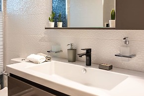 Avia Seaview Getaway - Konstantina s Hidden Haven