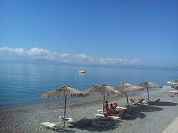 Avia Seaview Getaway - Konstantina s Hidden Haven