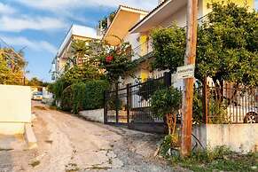 Avia Seaview Getaway - Konstantina s Hidden Haven