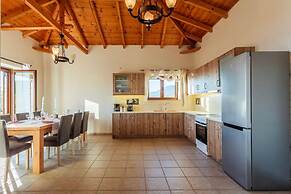 Mani Panoramic Seaviews - Luxury Summer Haven