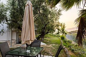 Kitries Summer Getaway - Eden Seaside Suite