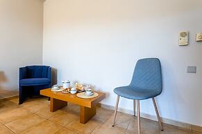 Kitries Summer Getaway - Eden Cozy Suite