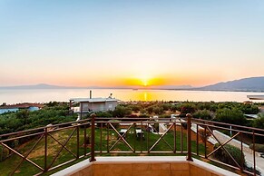 Sunset Paradise - Verga s Ultimate Seaview Getaway