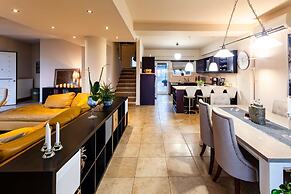 Sunset Paradise - Verga s Ultimate Seaview Getaway