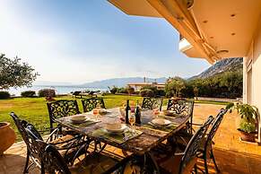 Sunset Paradise - Verga s Ultimate Seaview Getaway