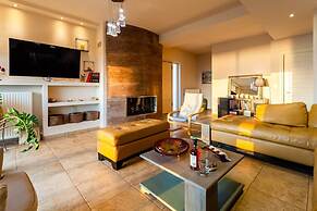 Sunset Paradise - Verga s Ultimate Seaview Getaway