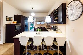 Sunset Paradise - Verga s Ultimate Seaview Getaway