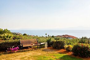 Sunset Paradise - Verga s Ultimate Seaview Getaway