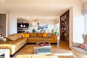 Sunset Paradise - Verga s Ultimate Seaview Getaway