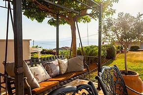 Sunset Paradise - Verga s Ultimate Seaview Getaway