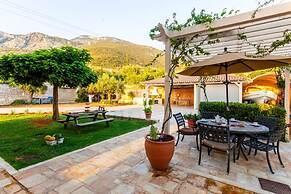 Sunset Paradise - Verga s Ultimate Seaview Getaway