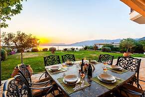 Sunset Paradise - Verga s Ultimate Seaview Getaway