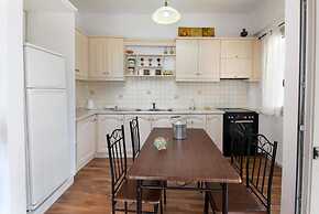 Live the Summer Dream at Gaios Cozy Retreat